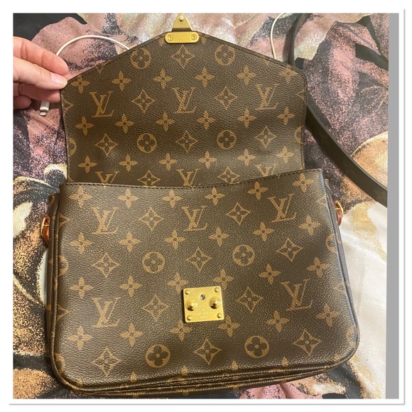 🎈SOLD🎈Like new Louis Vuitton Pochette Métis - Picture 8 of 15